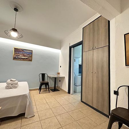Aretousas Apartment アテネ エクステリア 写真