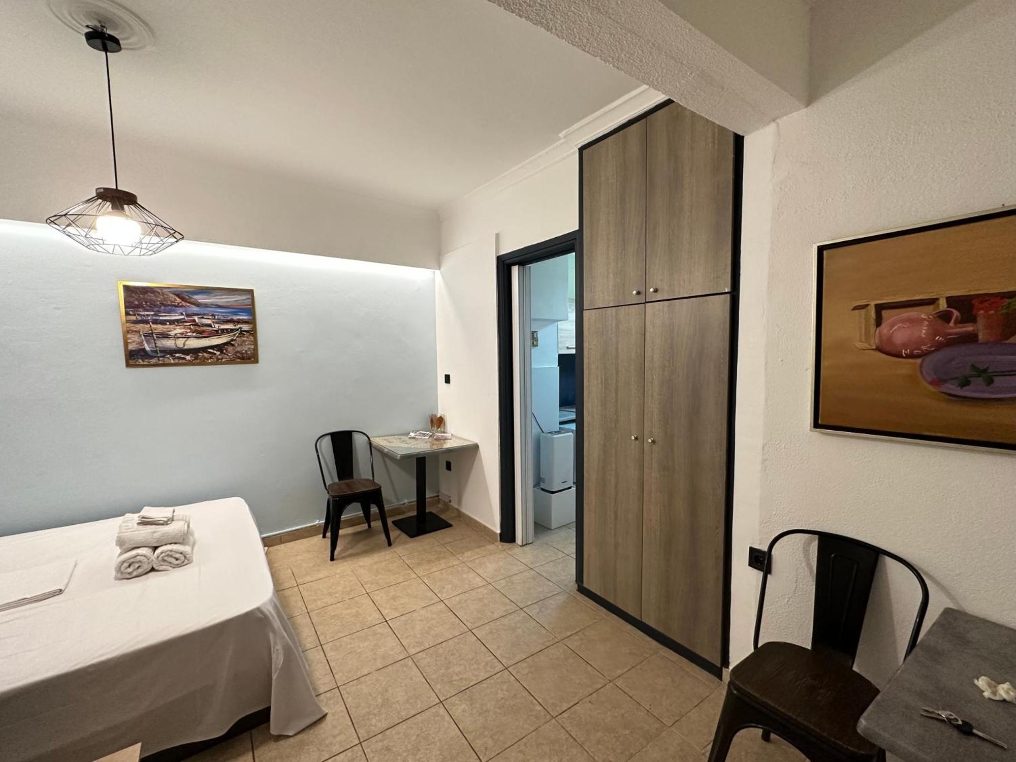 Aretousas Apartment アテネ エクステリア 写真